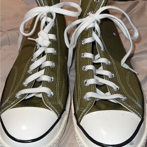 Men’s high top converse NWT
